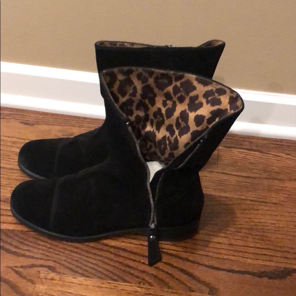 Like new Stuart Weitzman Suade Boots